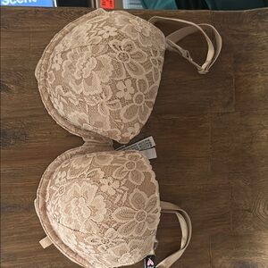 Victoria secret Lace Padded tshirt Bra in Beige - 34 D - new with tags!